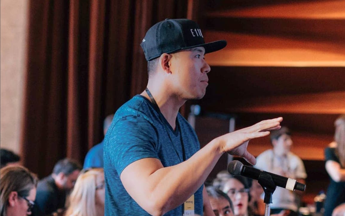 Mike Ke speaking about dating for high performers at a confidence conference